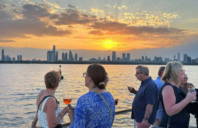 Paseo en barco al atardecer por el Río de la Plata - Foto 2