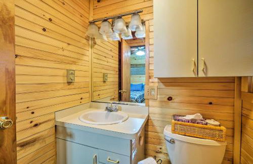 Bolton Landing Cottage with Deck, Walk to Beach! - Foto 11