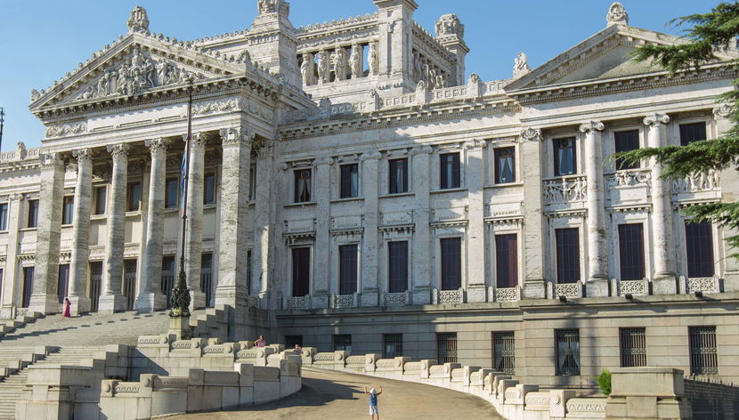 Transporte a Montevideo: Ferry + Autobús