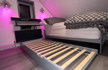 Luxxe House with Hot tub and Pool table - Photo 14