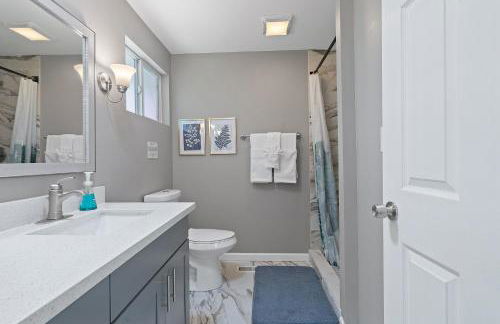 Chic Kirkland Home Overlooking Windsor Vista Park - Photo 28