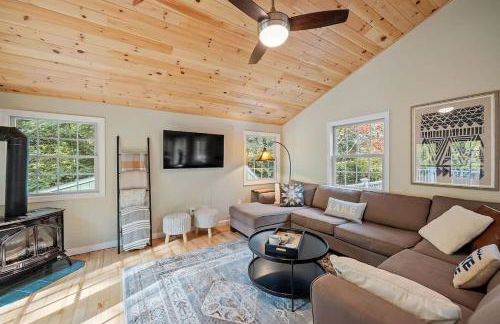 Cozy Mountain Retreat Fireplace Deck Near Lakes - Foto 8