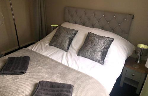 Spacious Lodge With Hot Tub - Foto 34