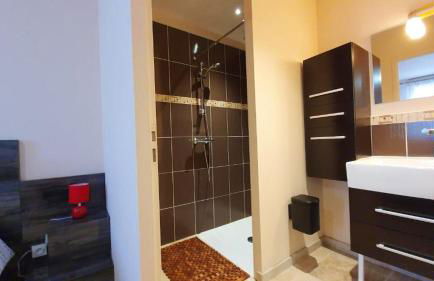 Maison charmeur avec jardin à Puy-l'Évêque et piscine partagée - Foto 10