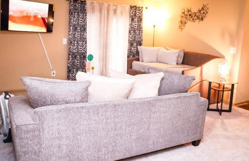 Easy Access 2beds,1bt luxury kingbed with pool sleeps 4 - Foto 18