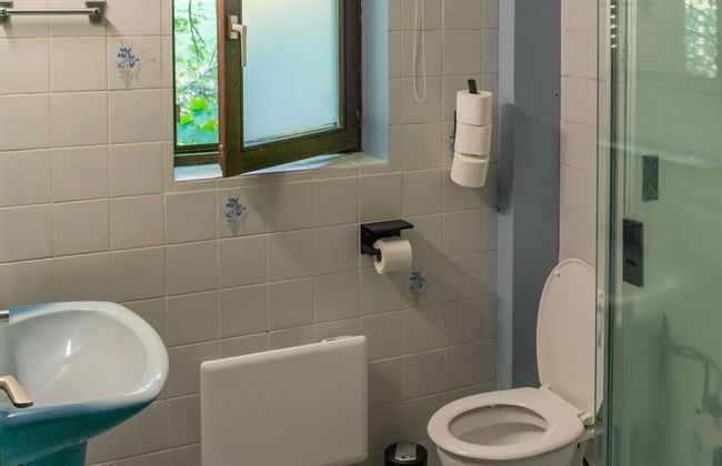 Typical Ardennes Chalet With hot tub - Foto 16