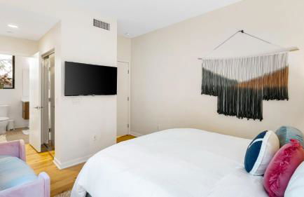 Silverlake Sunset Treehouse • Art-Filled Escape w Jacuzzi Sauna AvantStay - Foto 29