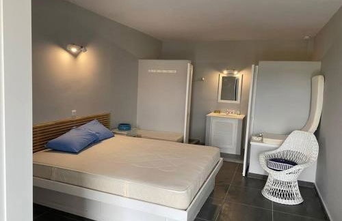 RETREAT VILLA BY THE SEA WITH POOL IN PORTO HELI - Foto 7