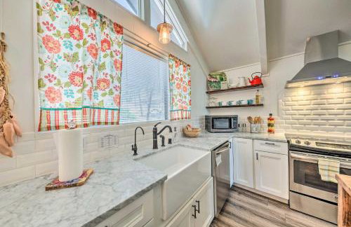 Unique and Modern Alto Home with Private Hot Tub! - Foto 9