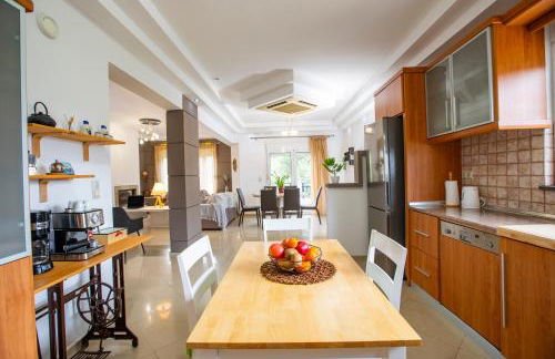 Seascape Village - Spacious 3-Bed Apartment with Private Garden and Parking - Foto 11