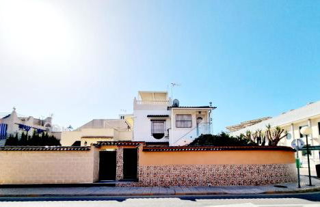 Charming Upper Bungalow with Terrace and Communal Pool in Torrevieja - Foto 2
