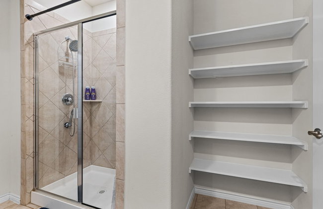 Single-level Home Game Area Ideal for Long Stays - Foto 80