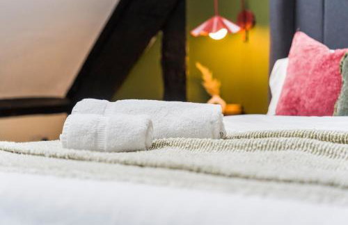 #111 New Farm with hot tub and Sauna - Sleeps 18 - Near Elmore Park - " Perfect for Contractors and Families - Parking space for 10 cars" - Foto 15