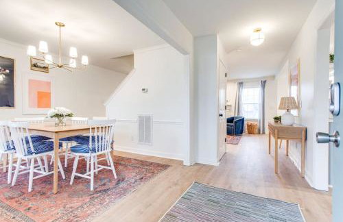 Stylish New 3BR 2.5BA Fire Pit Fence yard - Foto 6