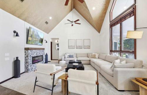 The Perfect Holiday Getaway 5BR 4BA with Pool and Hot Tub - Photo 7