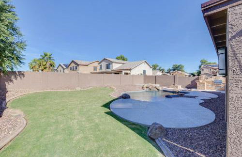 7 Mi to State Farm Stadium Family Home with Pool - Foto 28