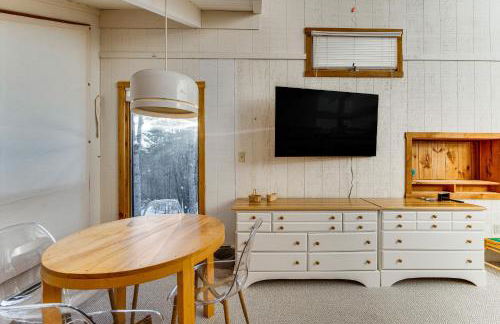 Resort-Style Community! Quechee Chalet with Deck - Foto 24