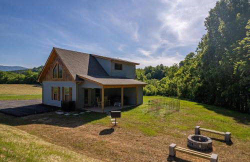 Happy Hideout, country livin with great mountain views, hot tub, arcades, fire pit, pets ok with fee - Foto 20