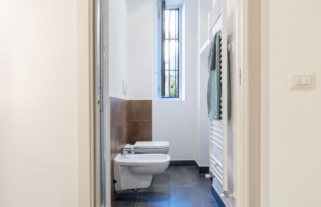 Charming Milanese Apartments - Photo 48