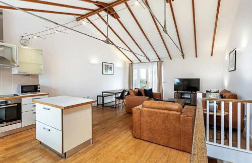 2BR, Gated parking, 50" TV, Nespresso machine - Foto 18