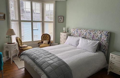 Tenby Victorian Villa with parking, pets allowed - Photo 24