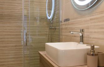 Villa Barbara & Zoran with free parking and heated swimming pool - Photo 32