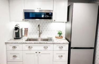 Bright & Cozy Basement Retreat - Foto 7