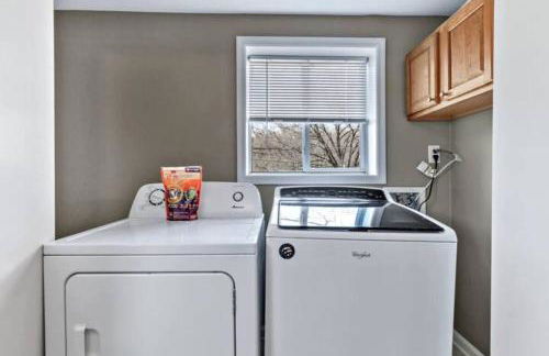 Travis' Place - Convenient and Affordable Location - Foto 27