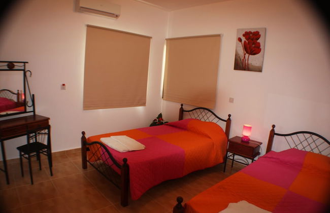 Lovely 7 Bedroom Villa !! - Photo 9