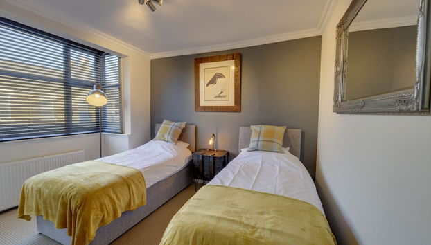 Canning Town House - Photo 3, Room