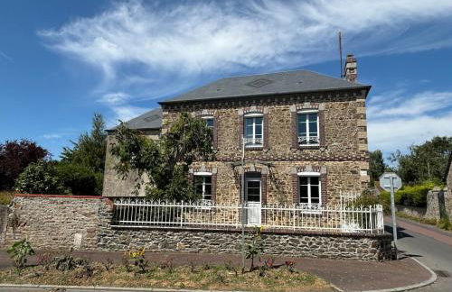 Proche plage, maison de bourg pleine de charme - Foto 8