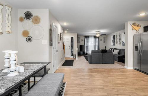 Roomy Getaway Elevate Your Stay, 6 Mins to RIC - Foto 14