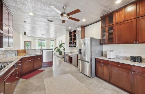 The Perfect Holiday Getaway 5BR 4BA with Pool and Hot Tub - Photo 12