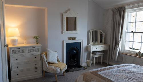 Water View Cottage, Conwy - Foto 3, wardrobe