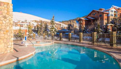 Studio 153 at Perfect Location w Pool & Hot Tub - Foto 3, sunbed