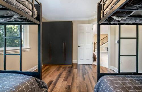 New Luxury 5BR Cabin in Pine Mountain Lake! 1 Minute to Beach! Massage Chair! Close to Yosemite! Perfect for Retreats and Escapes All Seasons! - Foto 32