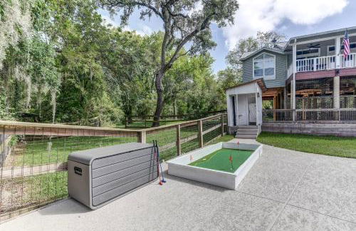 The San Bernard River waterfront provides private access to a spa, boat ramp, and jet skiing - Photo 79