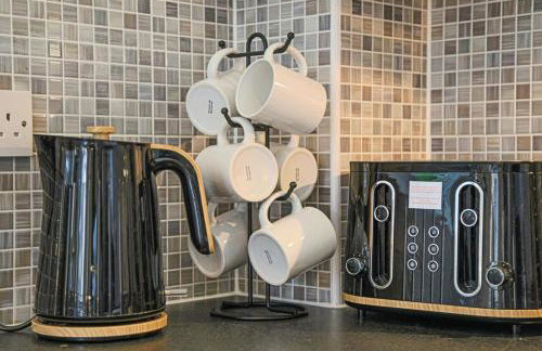 Stylish Apartment with Balcony, Free Parking, Fast Wifi and Smart TV with Sky and Netflix by Yoko Property - Foto 19