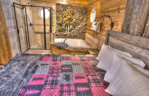 Luxury Cabin Sleeps 8 with creekside fire pit near Helen GA - Foto 16