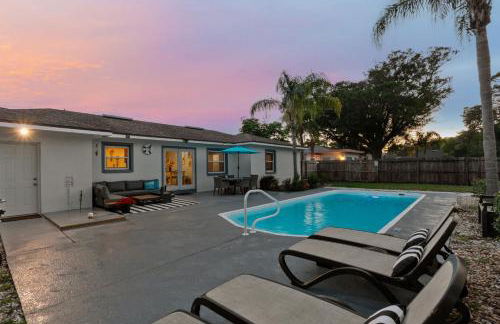 Tropical Retreat with Heated Pool & Firepit - Foto 6