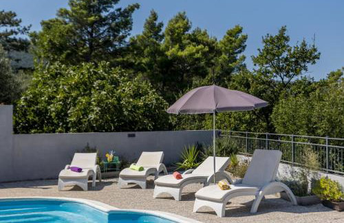 JOVI-relaxing, fenced, private, heated pool & view - Photo 4