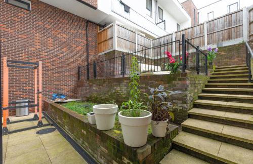 Charming 3BR Duplex in Wembley, 5 Minutes to Tube - Foto 32