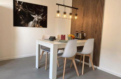 Platzhirsch bei der Purpurbuche - Foto 9