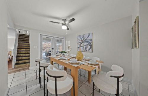 Entire Private Home with 4 Bedrooms 2 Bathrooms, 6 Beds, Hot Tub, King Bed, 6 Parking, Big Yard, Available Now - Foto 20