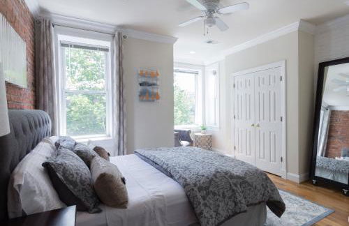 Your Home Away For Home, Convention Center. 96 WALK SCORES. - Photo 4