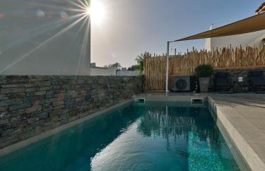 Private Luxury Scarlet beachfront villa, Molos, Paros - Photo 25
