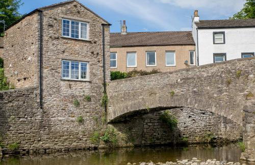 Riverbank Cottage - Photo 1