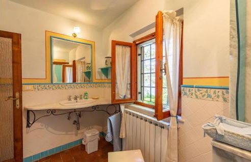 Awesome Home In Villa Di Piteccio - Foto 27