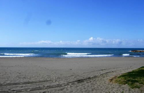 Beachfront House - Photo 15