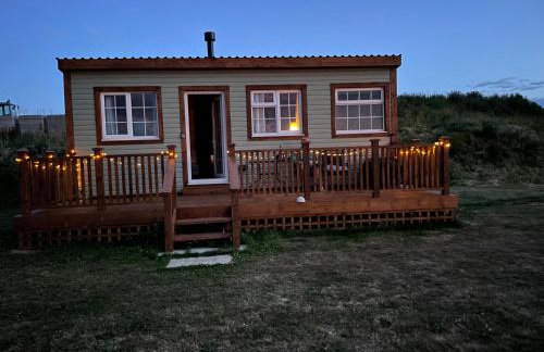 Cuddles & Bubbles Cozy Cabin with jacuzzi spa hot tub - Foto 5